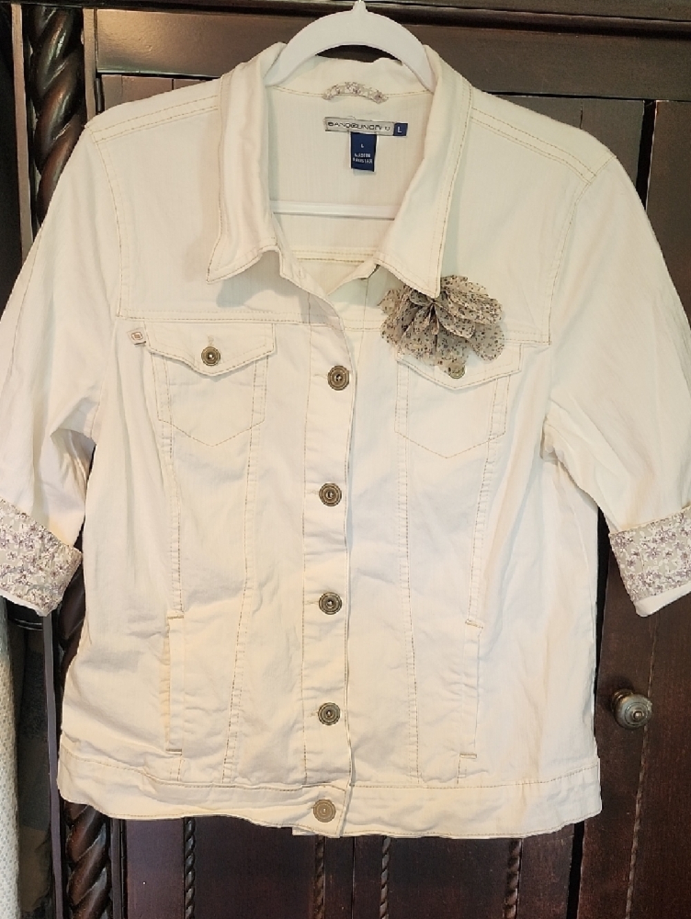 BandolinoBlu White Denim Jacket with Beige Floral Appliqué - Picture 6 of 9